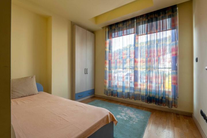 Three-bedroom furnished apartment in the Nivel building, Rozino, Budva