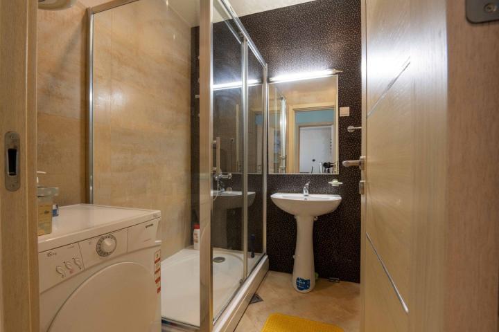 Three-bedroom furnished apartment in the Nivel building, Rozino, Budva
