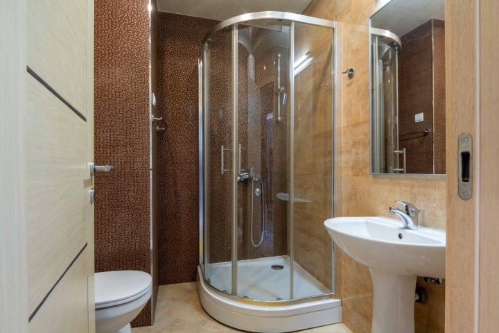 Three-bedroom furnished apartment in the Nivel building, Rozino, Budva