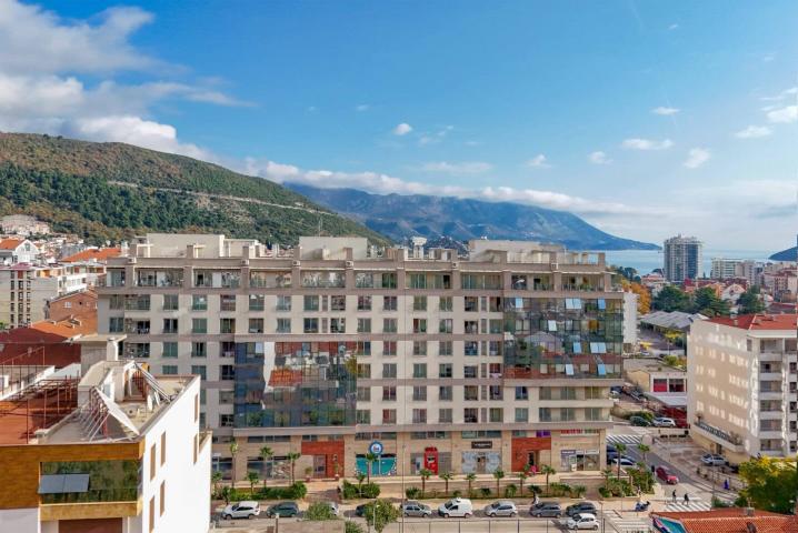 Three-bedroom furnished apartment in the Nivel building, Rozino, Budva