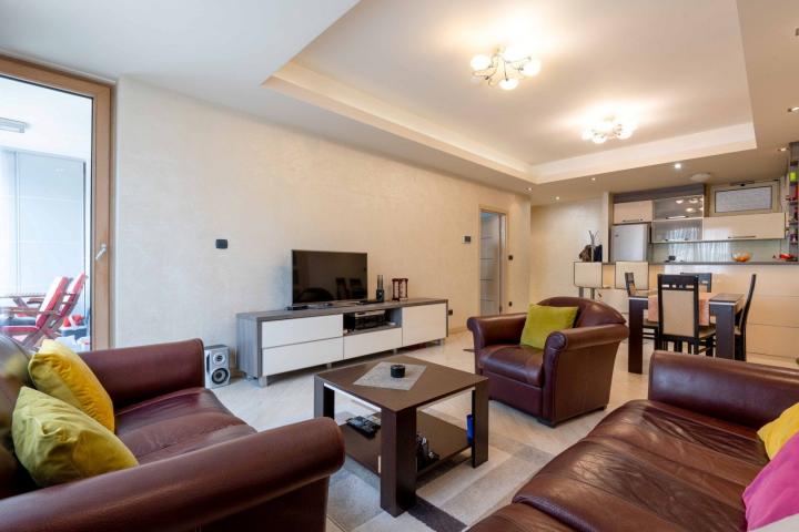 Three-bedroom furnished apartment in the Nivel building, Rozino, Budva