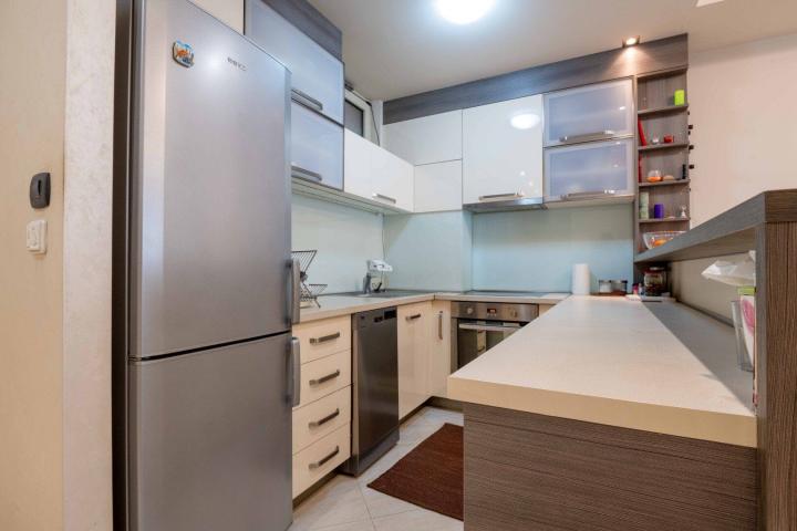 Three-bedroom furnished apartment in the Nivel building, Rozino, Budva