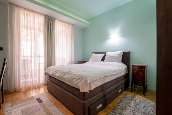 Three-bedroom furnished apartment in the Nivel building, Rozino, Budva