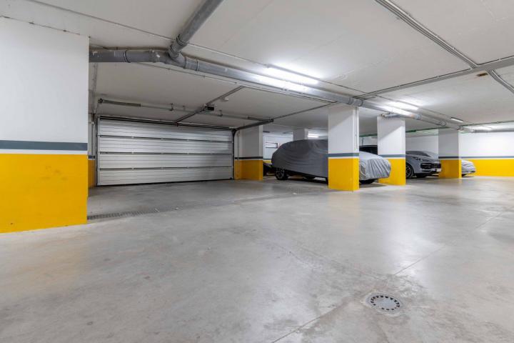 Three-bedroom penthouse with 4 garage spaces and sea view, 