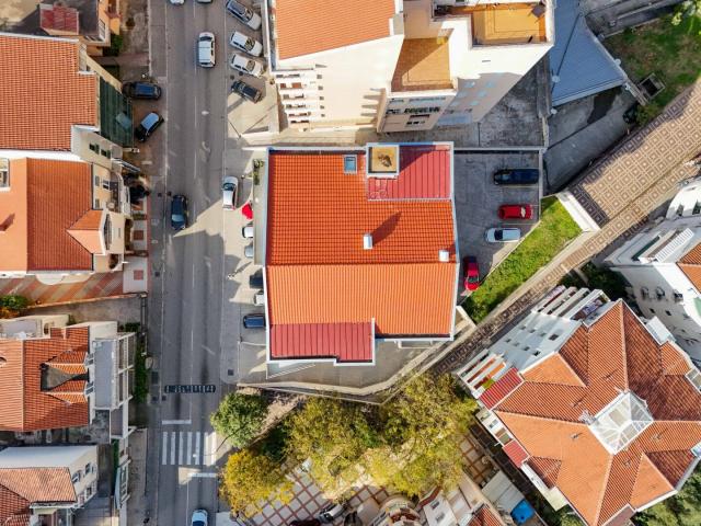 Three-bedroom penthouse with 4 garage spaces and sea view, 