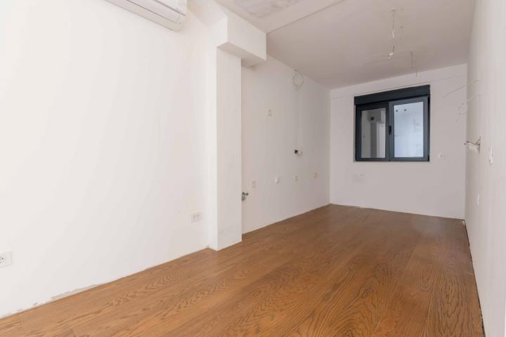 Three-bedroom penthouse with 4 garage spaces and sea view, 