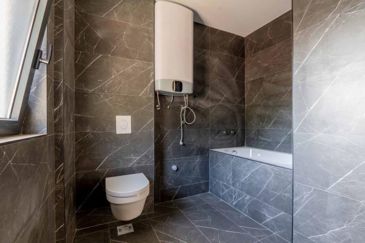 Three-bedroom penthouse with 4 garage spaces and sea view, 