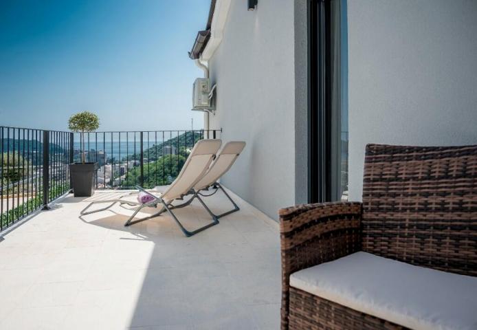 New villa with pool and garage, Becici