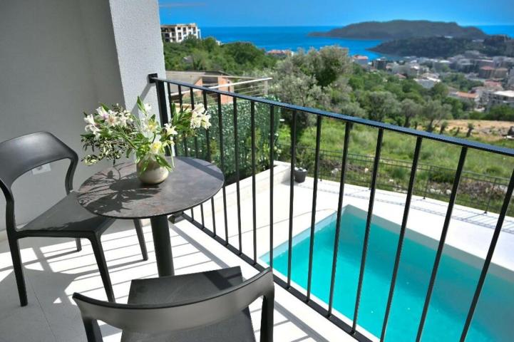 New villa with pool and garage, Becici