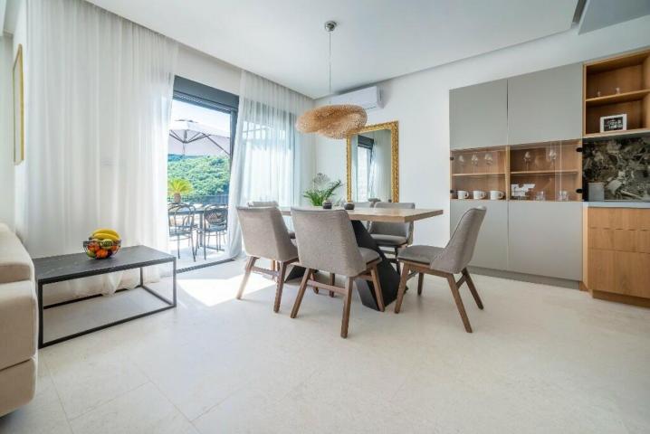 New villa with pool and garage, Becici