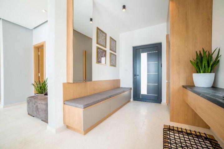 New villa with pool and garage, Becici