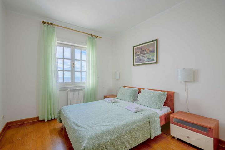 Four-bedroom apartment on the first line to the sea, Sveti Stefan