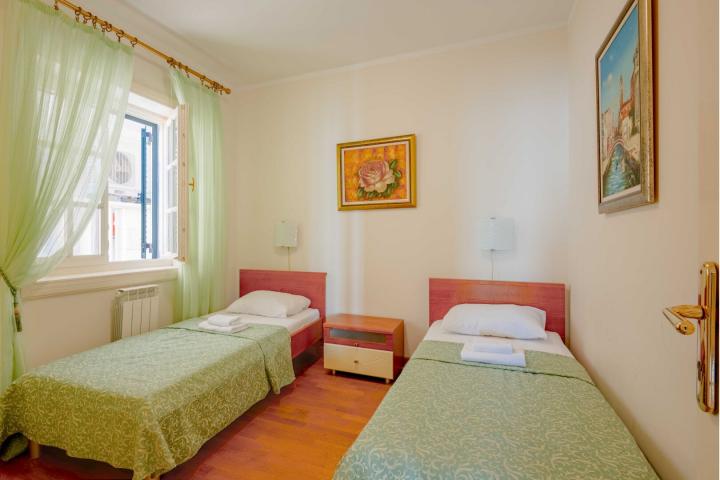 Four-bedroom apartment on the first line to the sea, Sveti Stefan