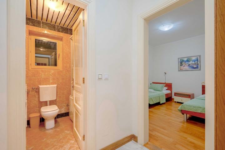 Four-bedroom apartment on the first line to the sea, Sveti Stefan