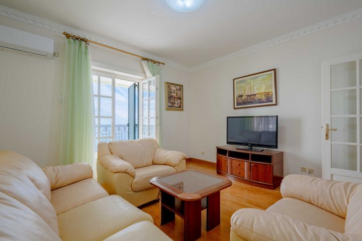 Four-bedroom apartment on the first line to the sea, Sveti Stefan