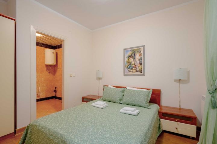 Four-bedroom apartment on the first line to the sea, Sveti Stefan