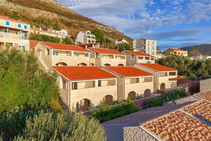 Studio apartment with garage, Rezevici
