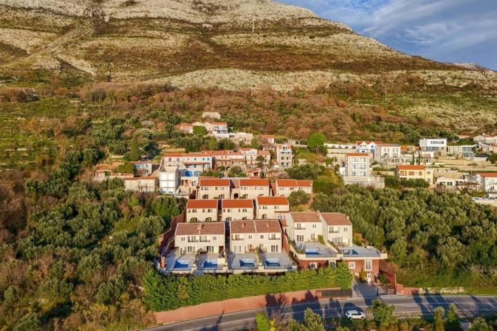 Studio apartment with garage, Rezevici
