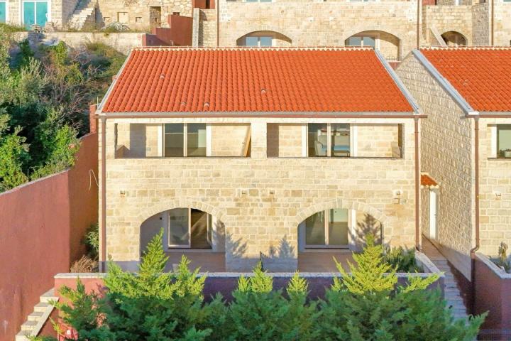 Studio apartment with garage, Rezevici