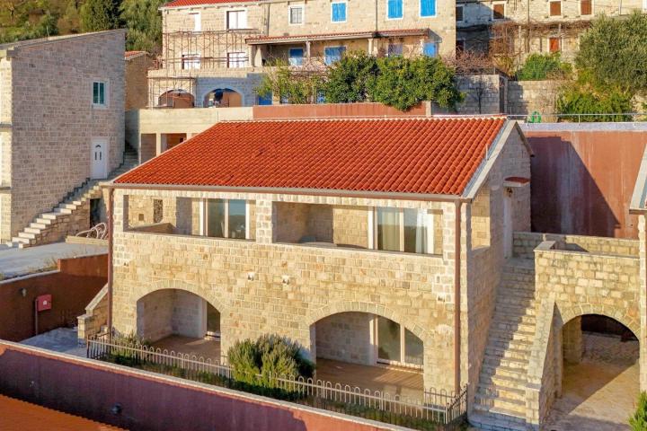 Studio apartment with garage, Rezevici