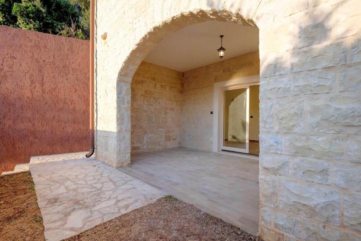 Studio apartment with garage, Rezevici