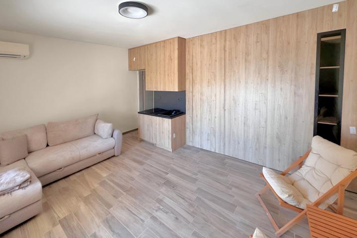 Studio apartment with garage, Rezevici