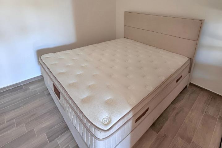 Studio apartment with garage, Rezevici