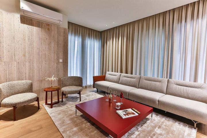Exclusive two-bedroom apartment with parking and sea view, 