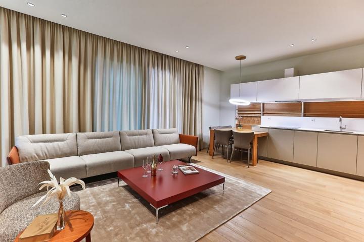 Exclusive two-bedroom apartment with parking and sea view, 