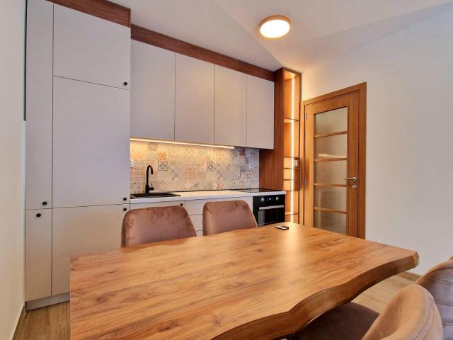 Furnished one-bedroom apartment with garage space in