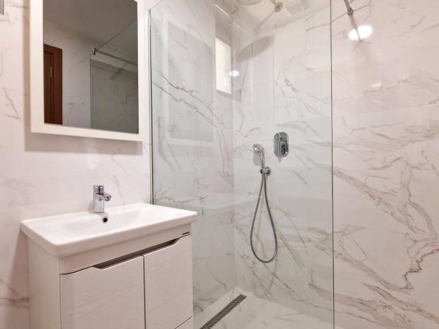 Furnished one-bedroom apartment with garage space in