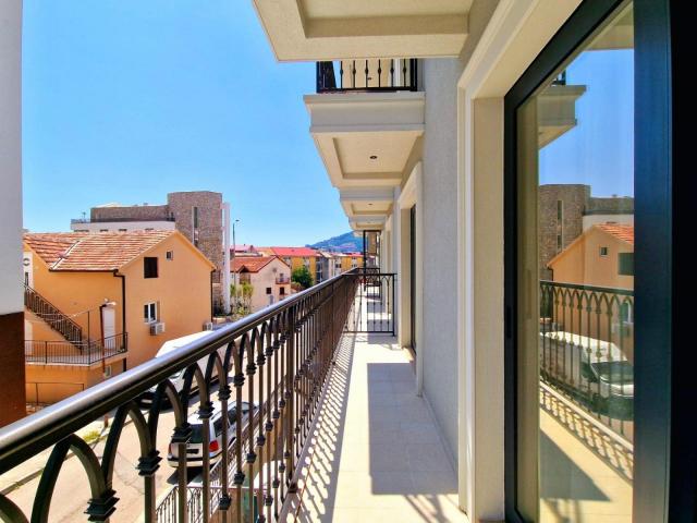 Furnished one-bedroom apartment with garage space in