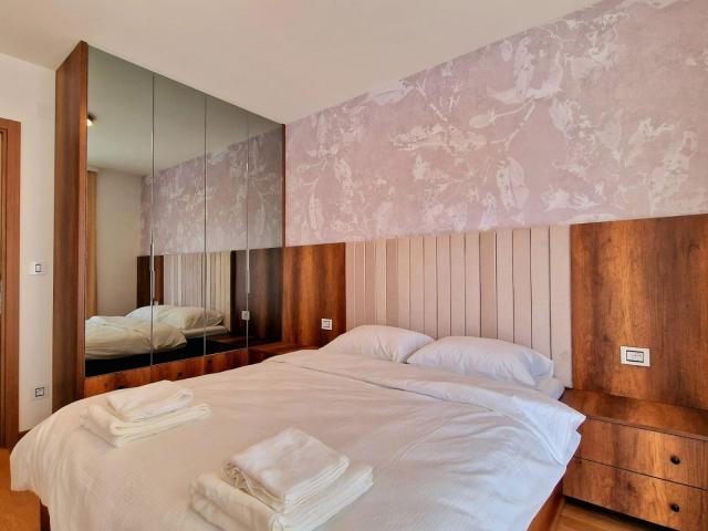 Furnished one-bedroom apartment with garage space in