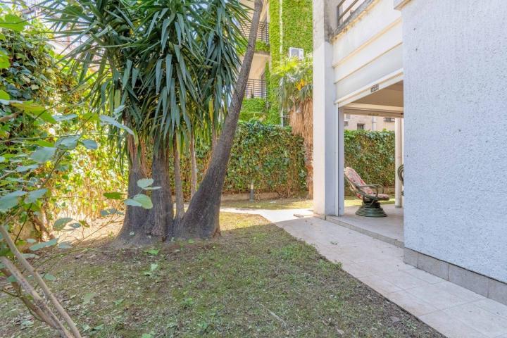 Two-bedroom apartment with a yard near Slovenska Plaza, 