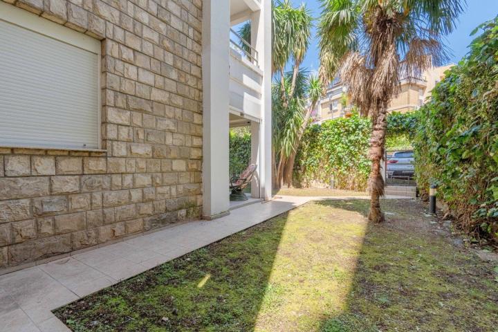 Two-bedroom apartment with a yard near Slovenska Plaza, 