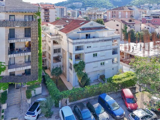 Two-bedroom apartment with a yard near Slovenska Plaza, 