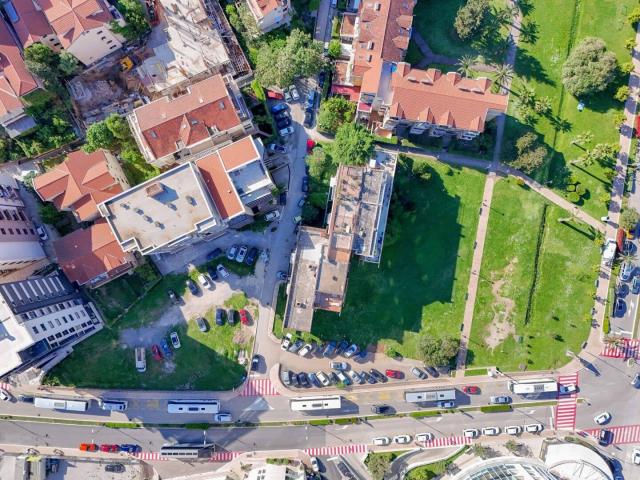 Two-bedroom apartment with a yard near Slovenska Plaza, 