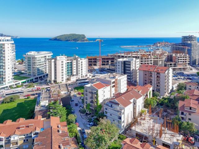 Two-bedroom apartment with a yard near Slovenska Plaza, 
