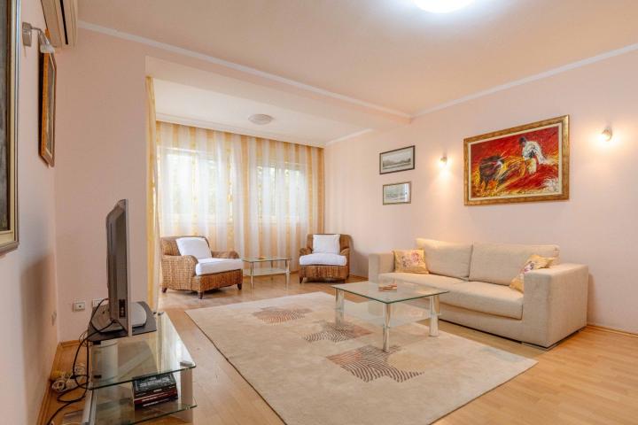 Two-bedroom apartment with a yard near Slovenska Plaza, 