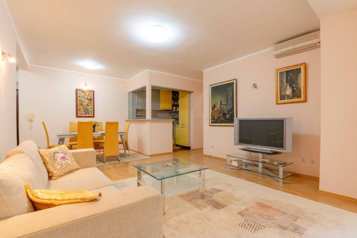 Two-bedroom apartment with a yard near Slovenska Plaza, 