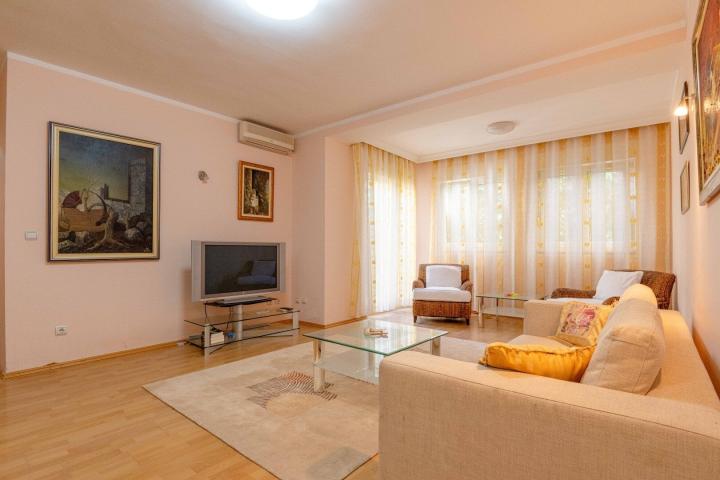 Two-bedroom apartment with a yard near Slovenska Plaza, 
