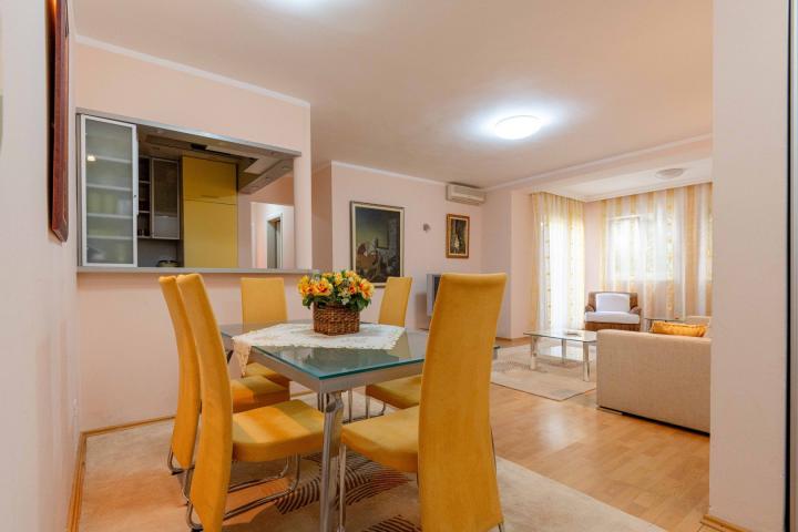 Two-bedroom apartment with a yard near Slovenska Plaza, 