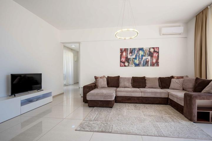 Two-bedroom penthouse with sea and mountain views, Becici