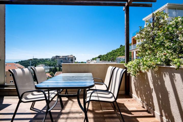 Two-bedroom penthouse with sea and mountain views, Becici