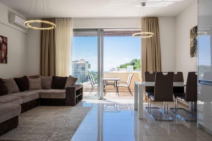 Two-bedroom penthouse with sea and mountain views, Becici