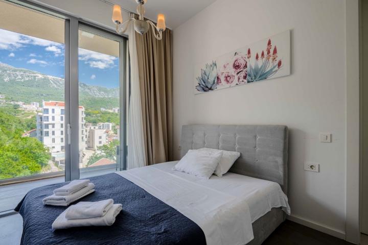 Two-bedroom penthouse with sea and mountain views, Becici
