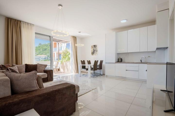 Two-bedroom penthouse with sea and mountain views, Becici