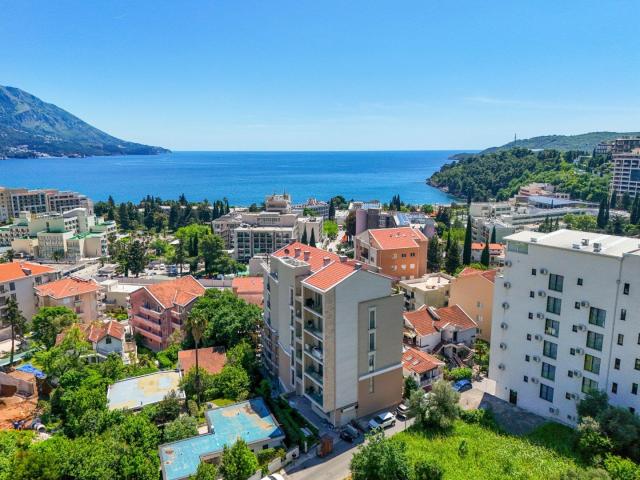 Two-bedroom penthouse with sea and mountain views, Becici