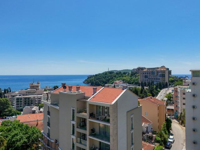 Two-bedroom penthouse with sea and mountain views, Becici