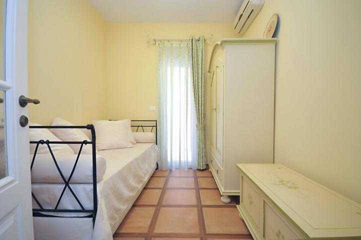 Two-bedroom apartment with parking near the sea, Budva